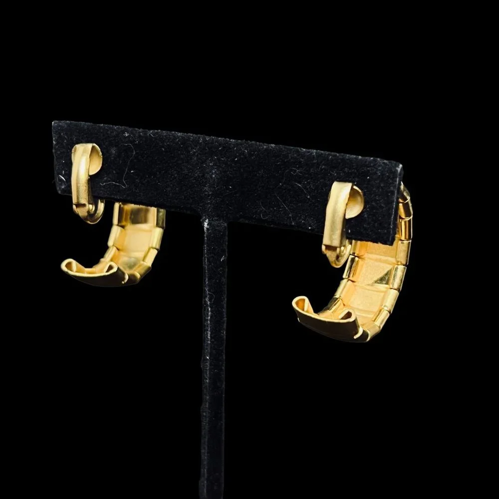 Egyptian Style Gold Tone Necklace, Bracelet And Clip On Hoop Earrings (4728) - Picture 11 of 11